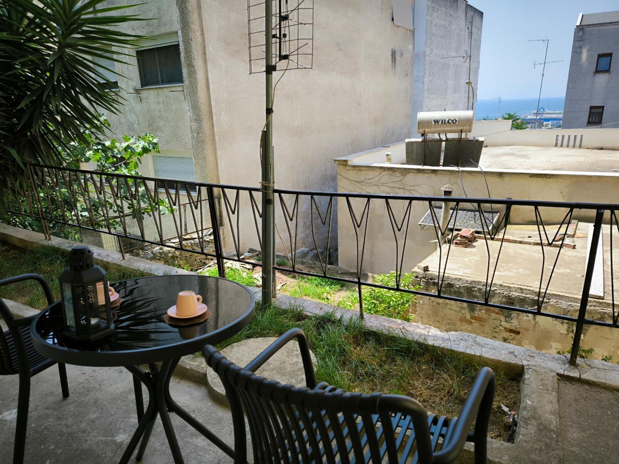 Port View, Veranda, 80 Sqm, Spacious Place For 6 Thessaloníki Luaran gambar